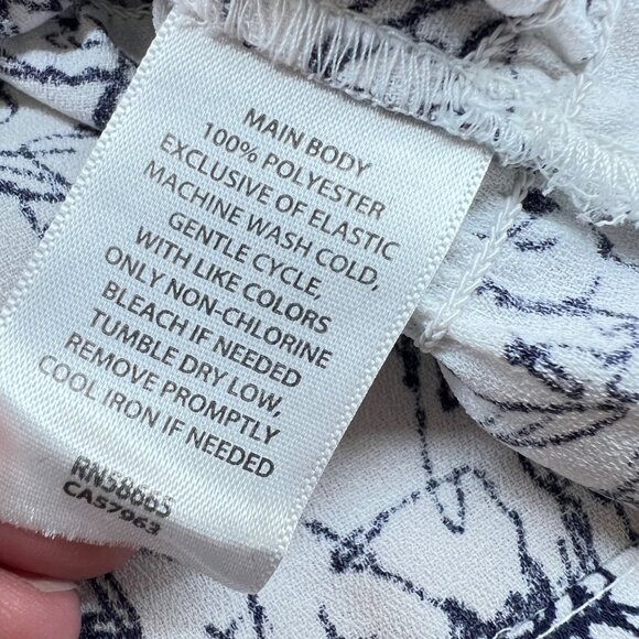 Open Edit Abstract Print Keyhole Blouse Black White Size XS - Picture 8 of 9